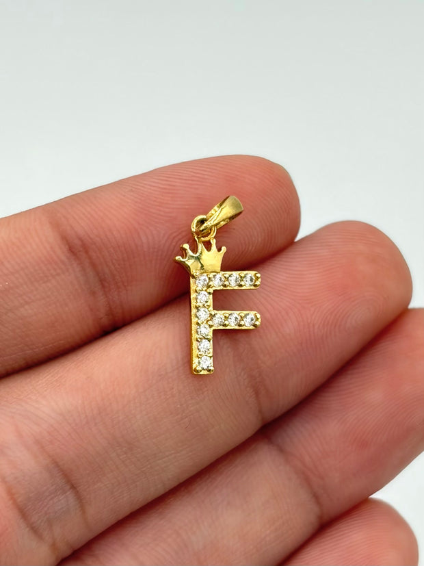 Dije Inicial F circones blancos corona  Oro amarillo 18k 0,78 Gr / 0,7 mm