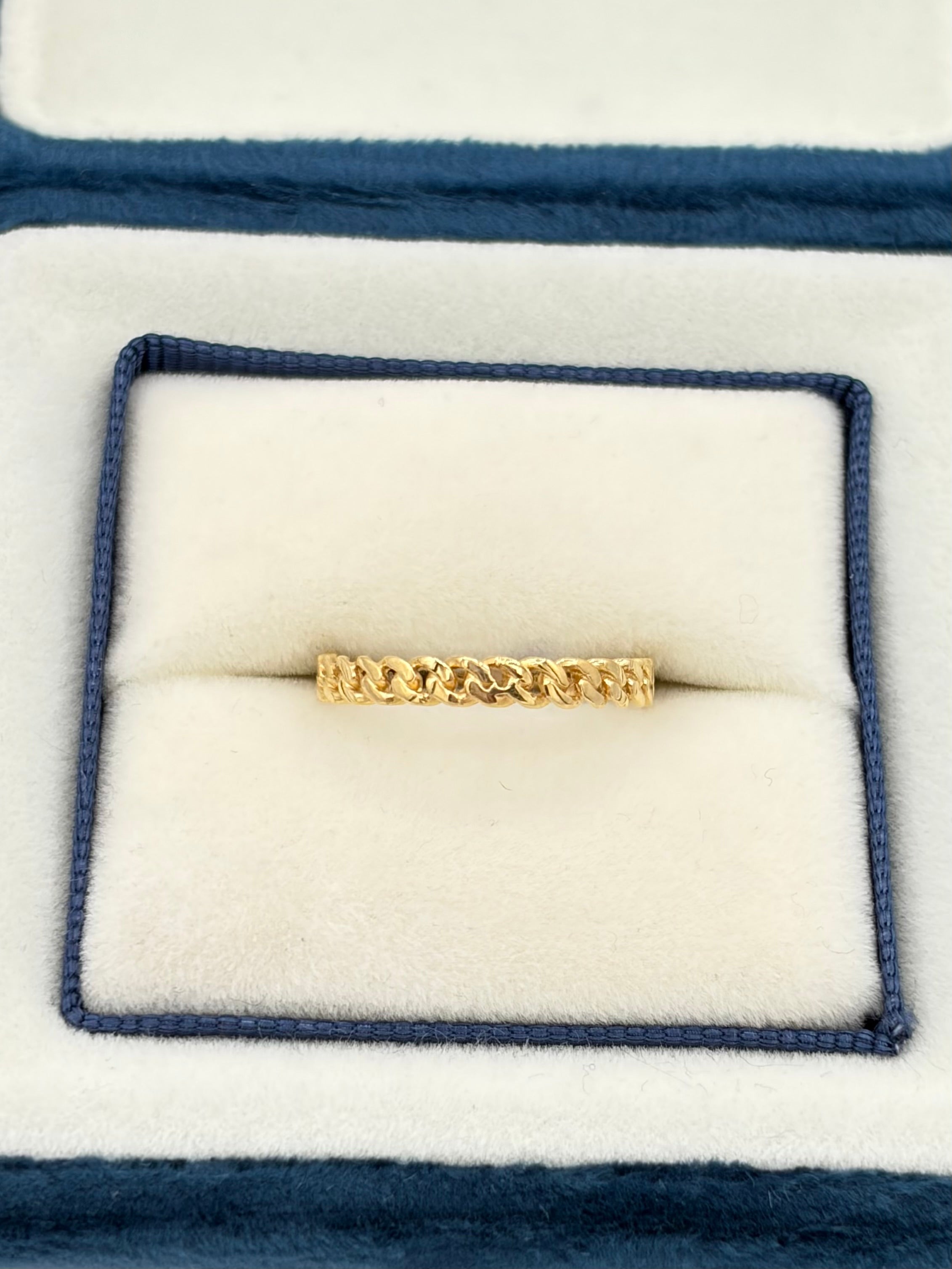 Anillo Cubano Oro amarillo 18k / Talla 7 / 1,29 Gr