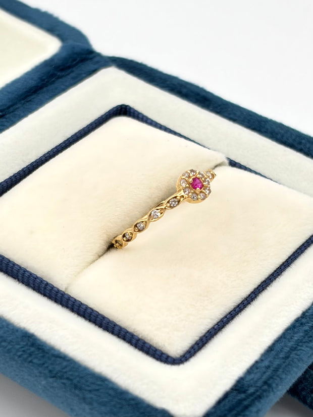 Anillo solitario circon fucsia  Oro amarillo 18k / Talla 6/2 / 1,42 Gr