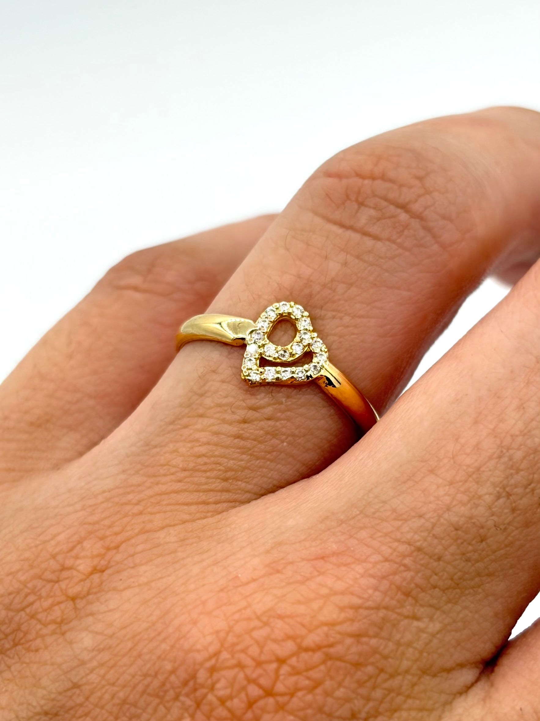 Anillo Corazon circones  Oro amarillo 18k / Talla 7 / 1,0 Gr