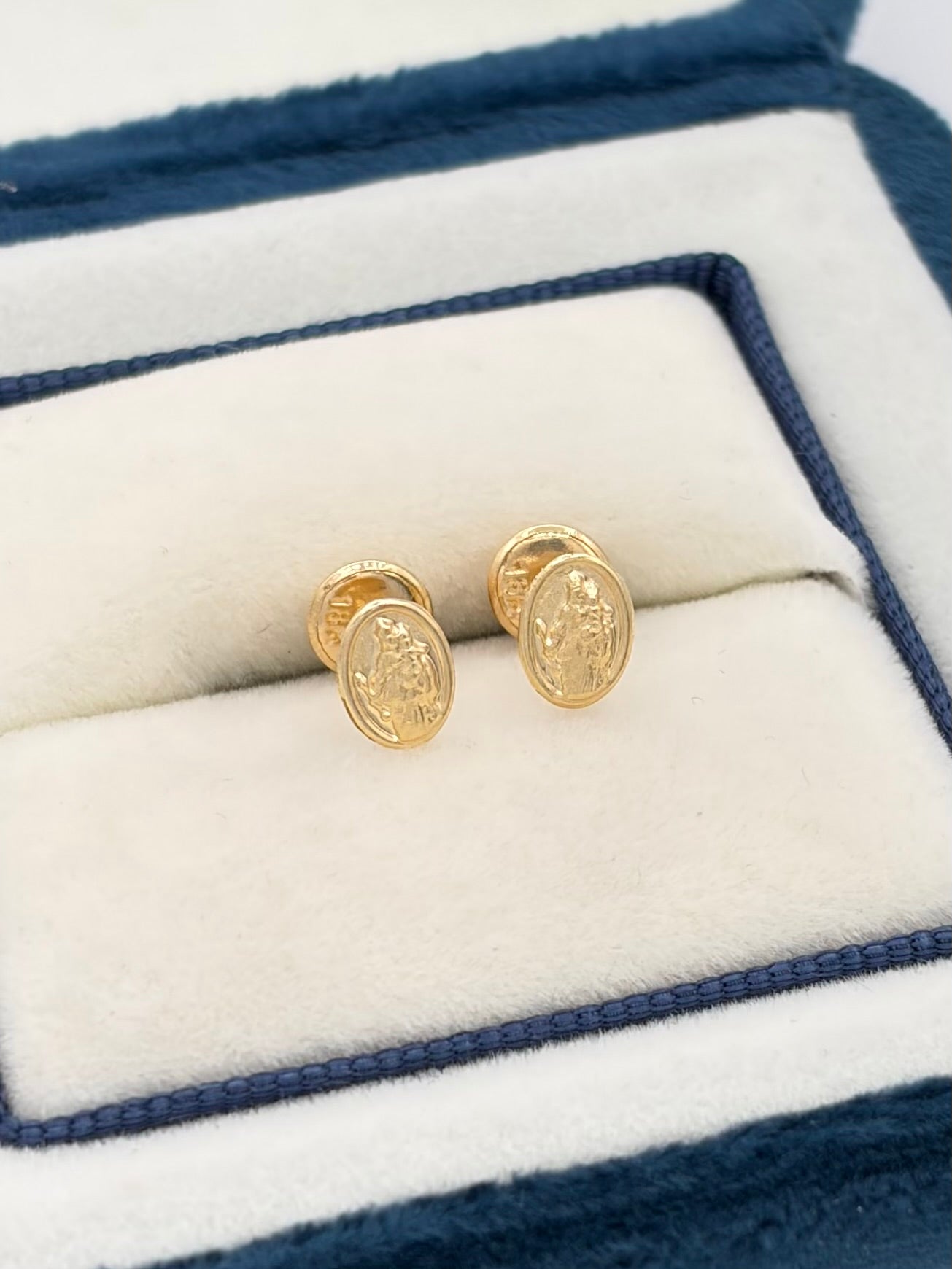 Topos virgen maria con bebe Oro amarillo 18k 0,56 Gr / 5 mm
