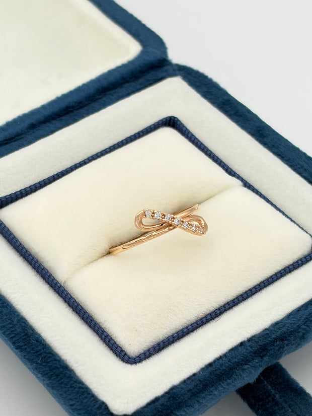 Anillo Infinito circones  Oro rosa 18k / Talla 6 / 1,28 Gr