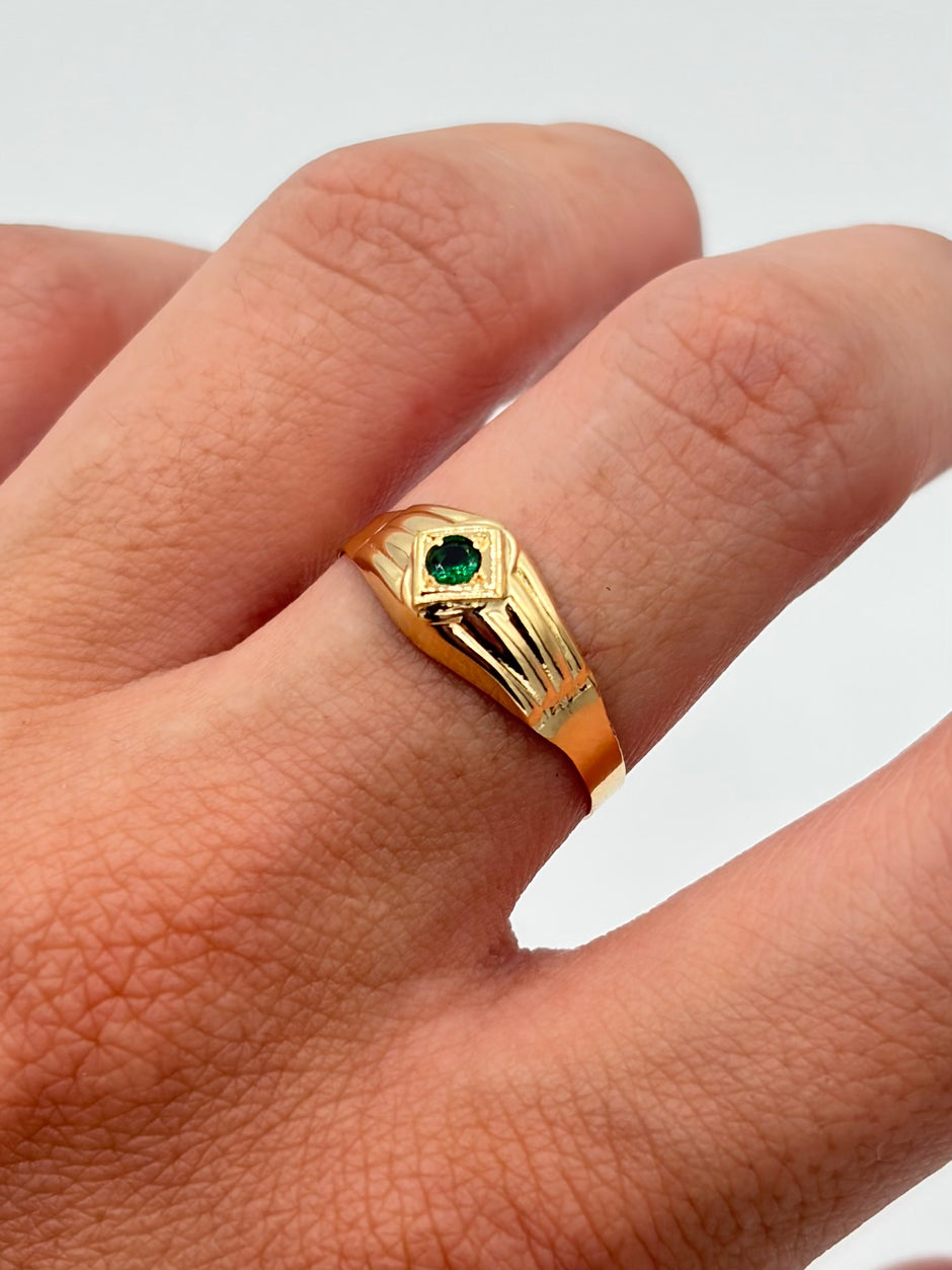 Anillo Troquelado circon verde  Oro amarillo 18k / Talla 8 / 1,05 Gr