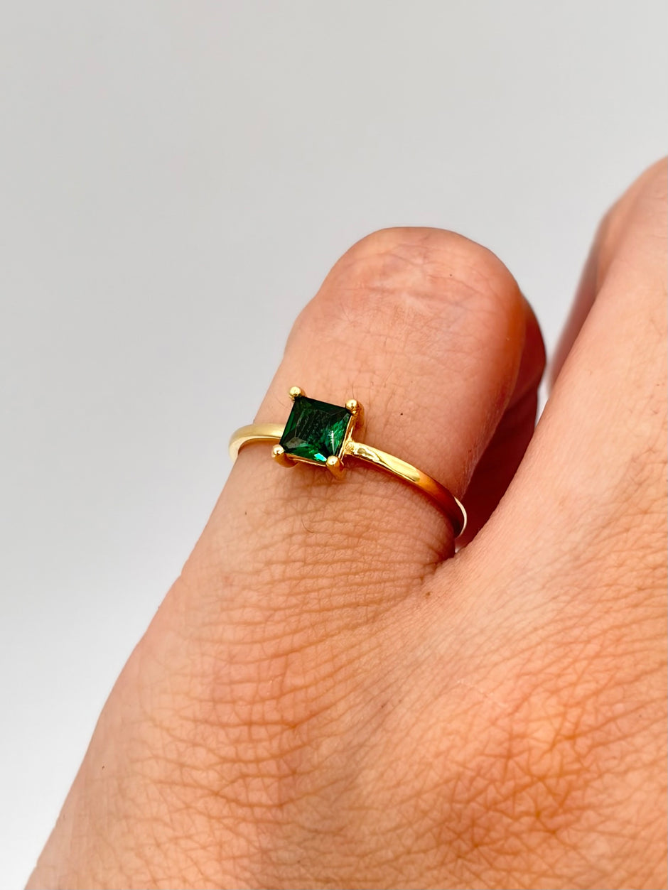 Anillo solitario circon verde cuadrado Oro amarillo 18k / Talla 5 / 1,07 Gr