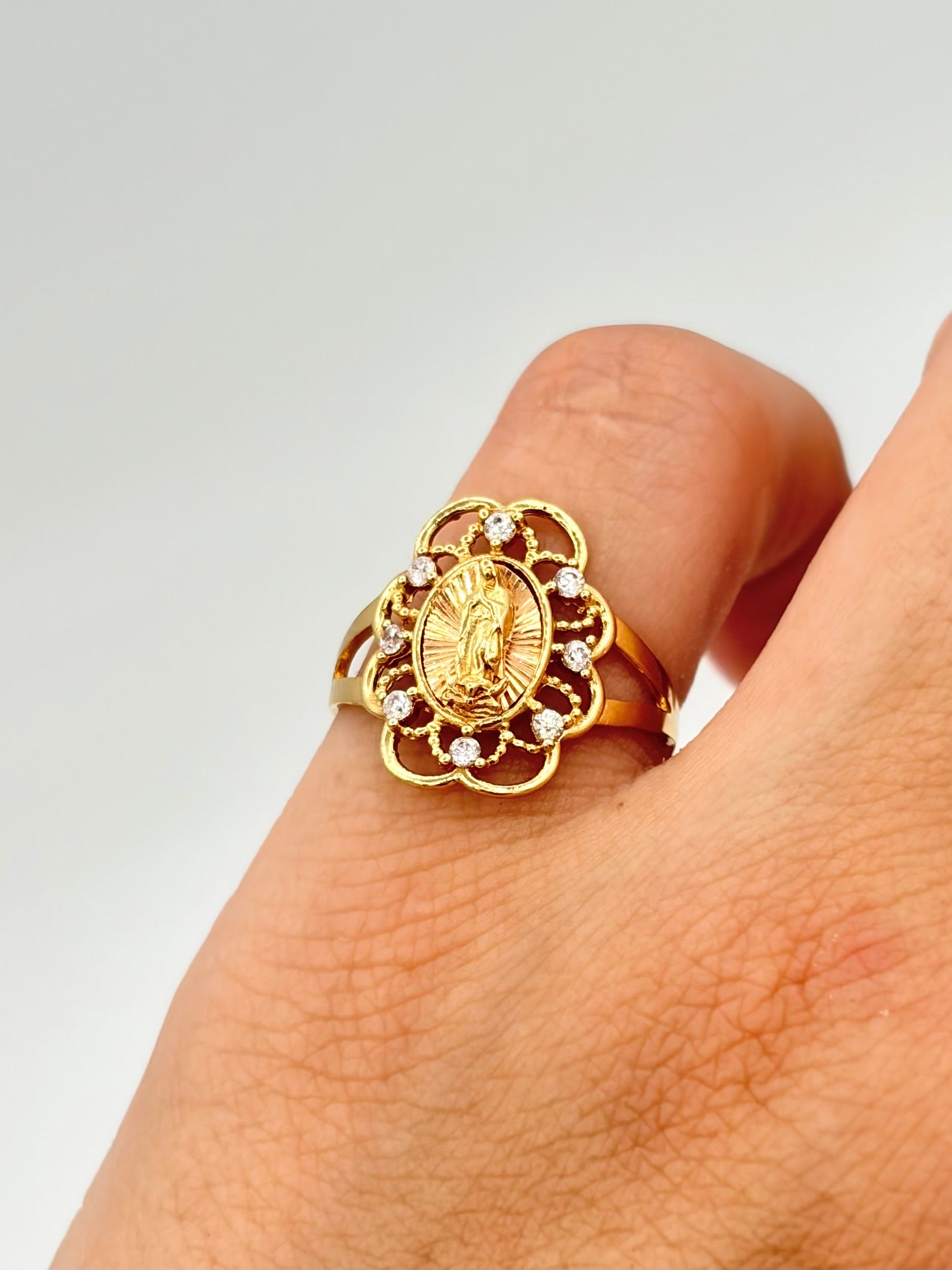 Anillo Virgen de guadalupe circones blancos  Oro amarillo y Oro rosa 18k / Talla 6 / 2,08 Gr
