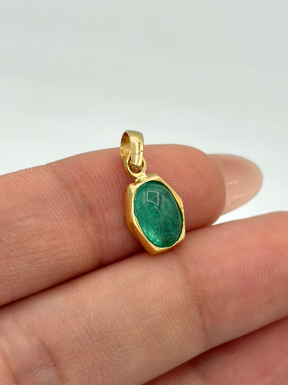 Dije Cabujon de esmeralda Oro amarillo 18k 0,75 Gr / 8 mm