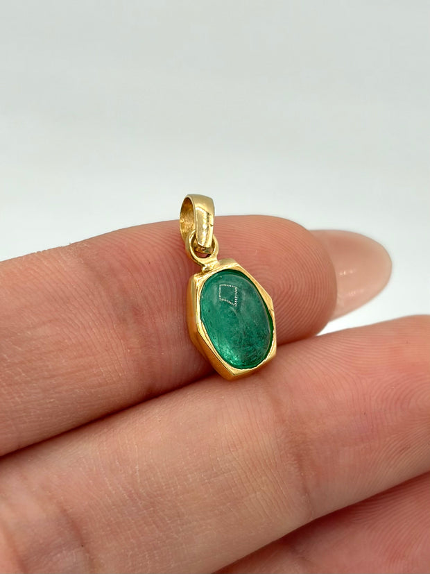 Dije Cabujon de esmeralda Oro amarillo 18k 0,75 Gr / 8 mm