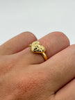 Anillo Corazon rayado Oro amarillo 18k / Talla 6/2 / 0,99 Gr