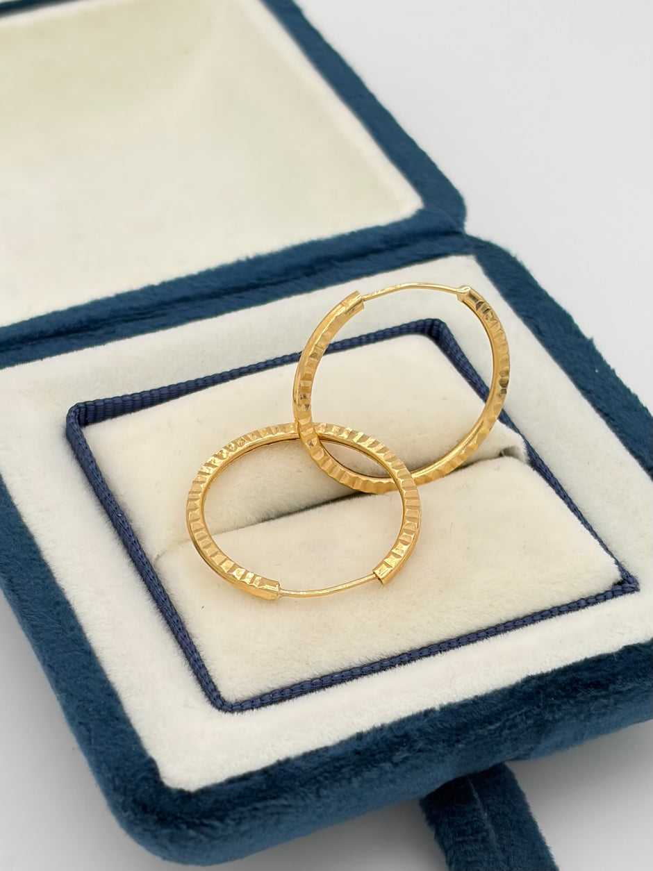 Candonga Broche escondido diamantada Oro amarillo 18k 1,91 Gr / 2,4 Cm