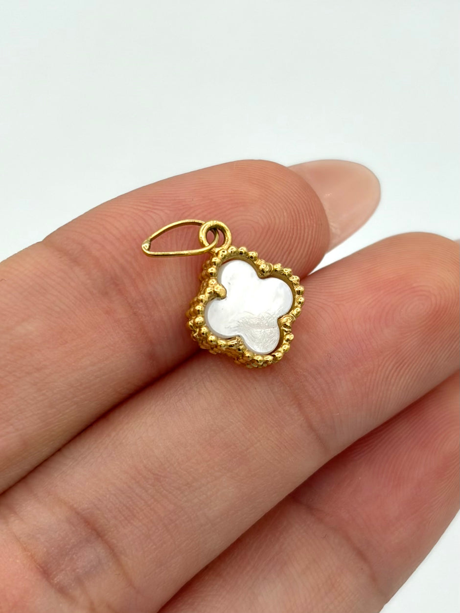 Dije Trebol blanco Oro amarillo 18k 1,08 Gr / 1 Cm