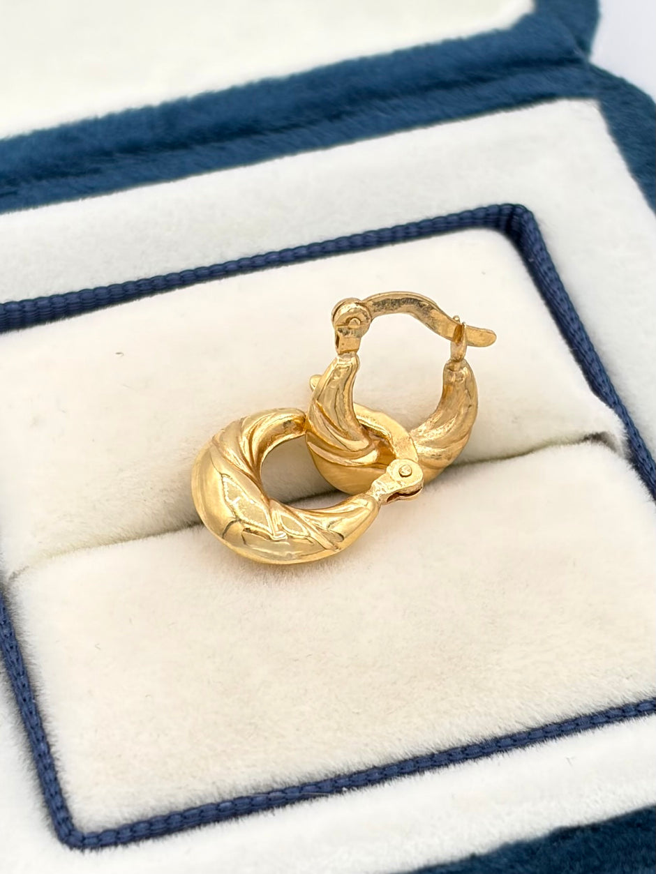 Candonga Semi rayadas de bebe  Oro amarillo 18k 1,21 Gr / 1 Cm
