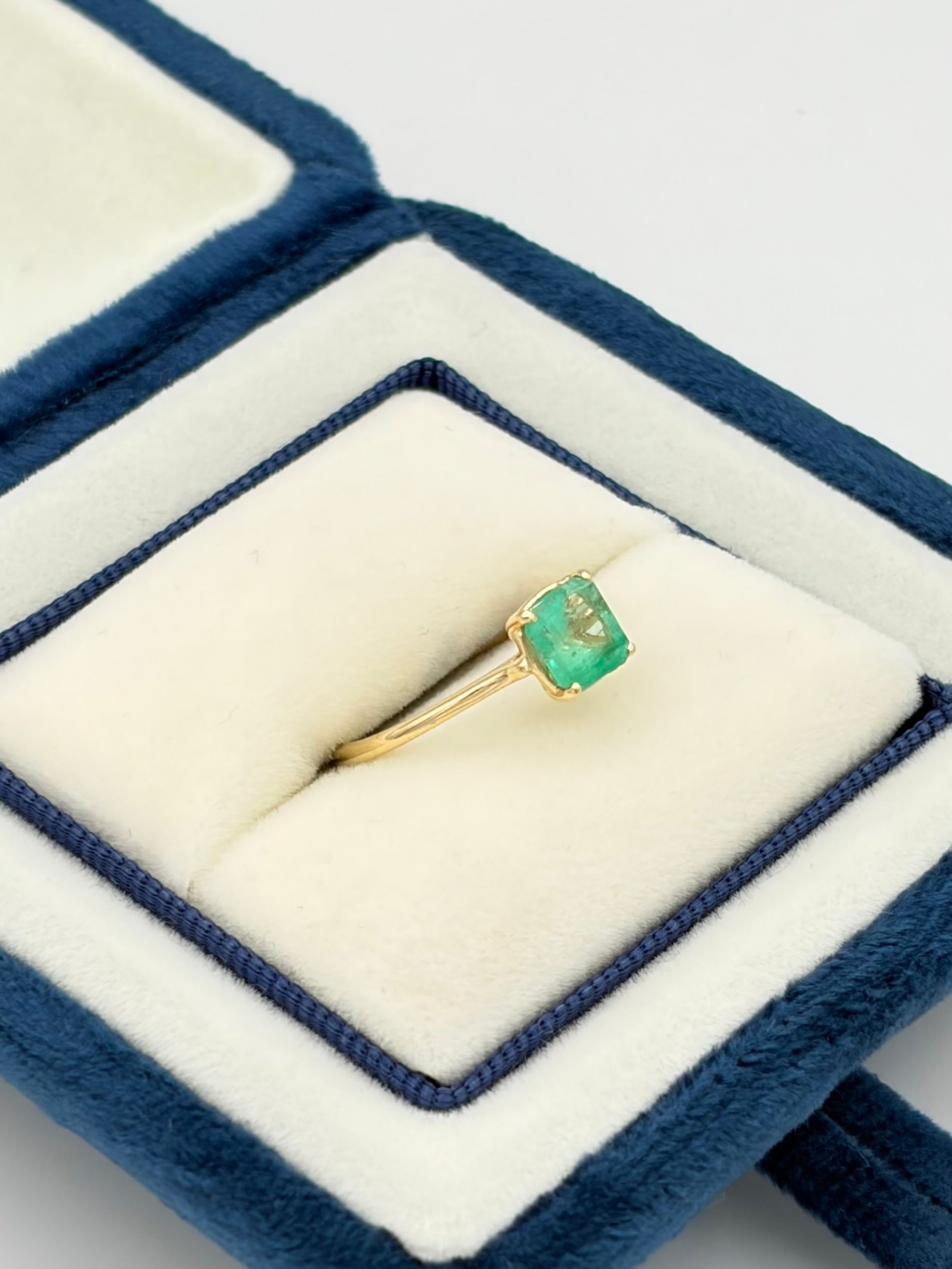 Anillo esmeralda cuadrada Oro amarillo 18k / Talla 5/2 / 1 Gr