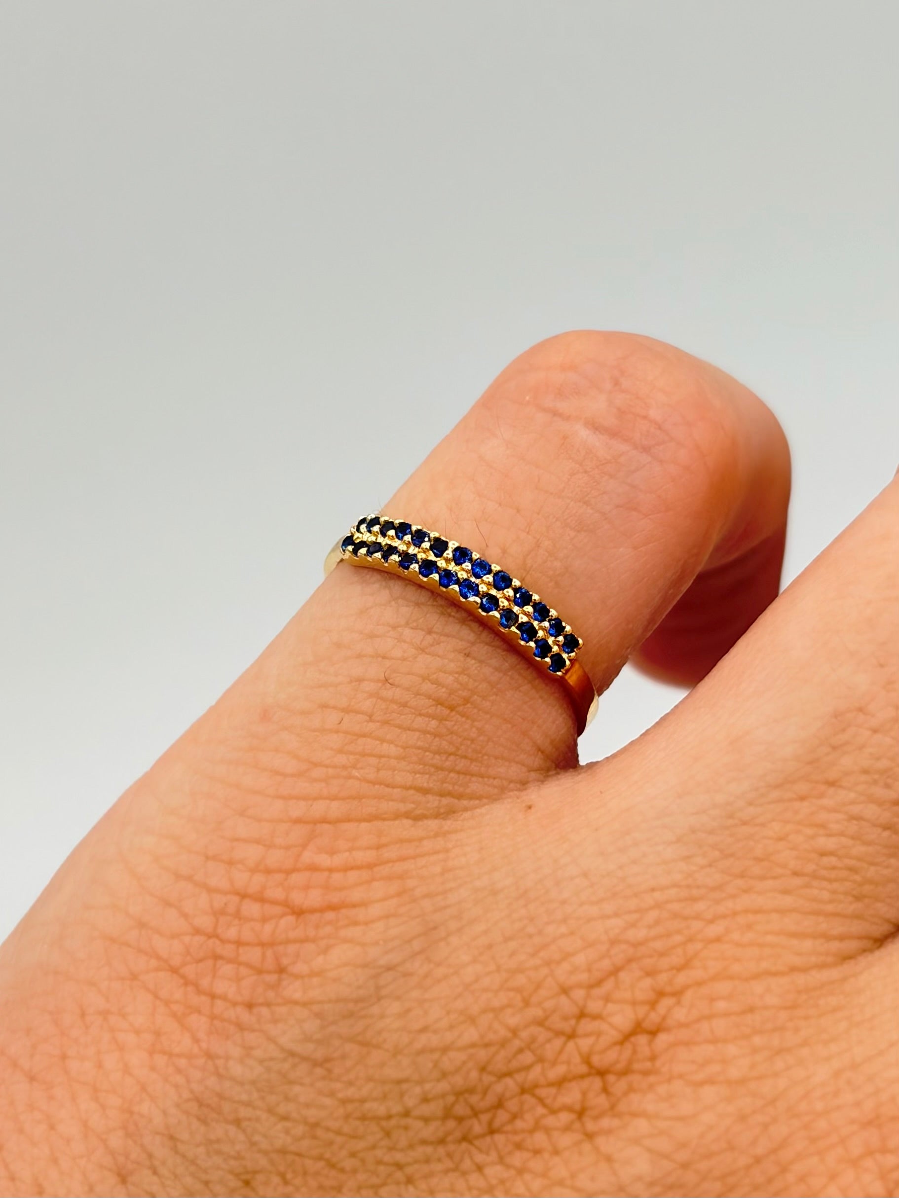 Anillo circones azules  Oro amarillo 18k / Talla 4/2 / 1,01 Gr
