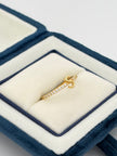 Anillo inicial S con circones blancos  Oro amarillo 18k / Talla 7/2 / 1,57 Gr
