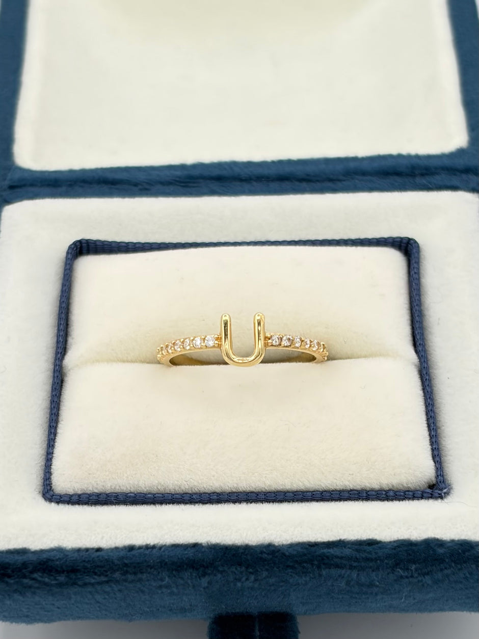 Anillo Inicial U con circones blancos  Oro amarillo 18k / Talla 6/2 / 1,42 Gr