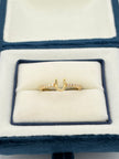 Anillo Inicial U con circones blancos  Oro amarillo 18k / Talla 6/2 / 1,42 Gr