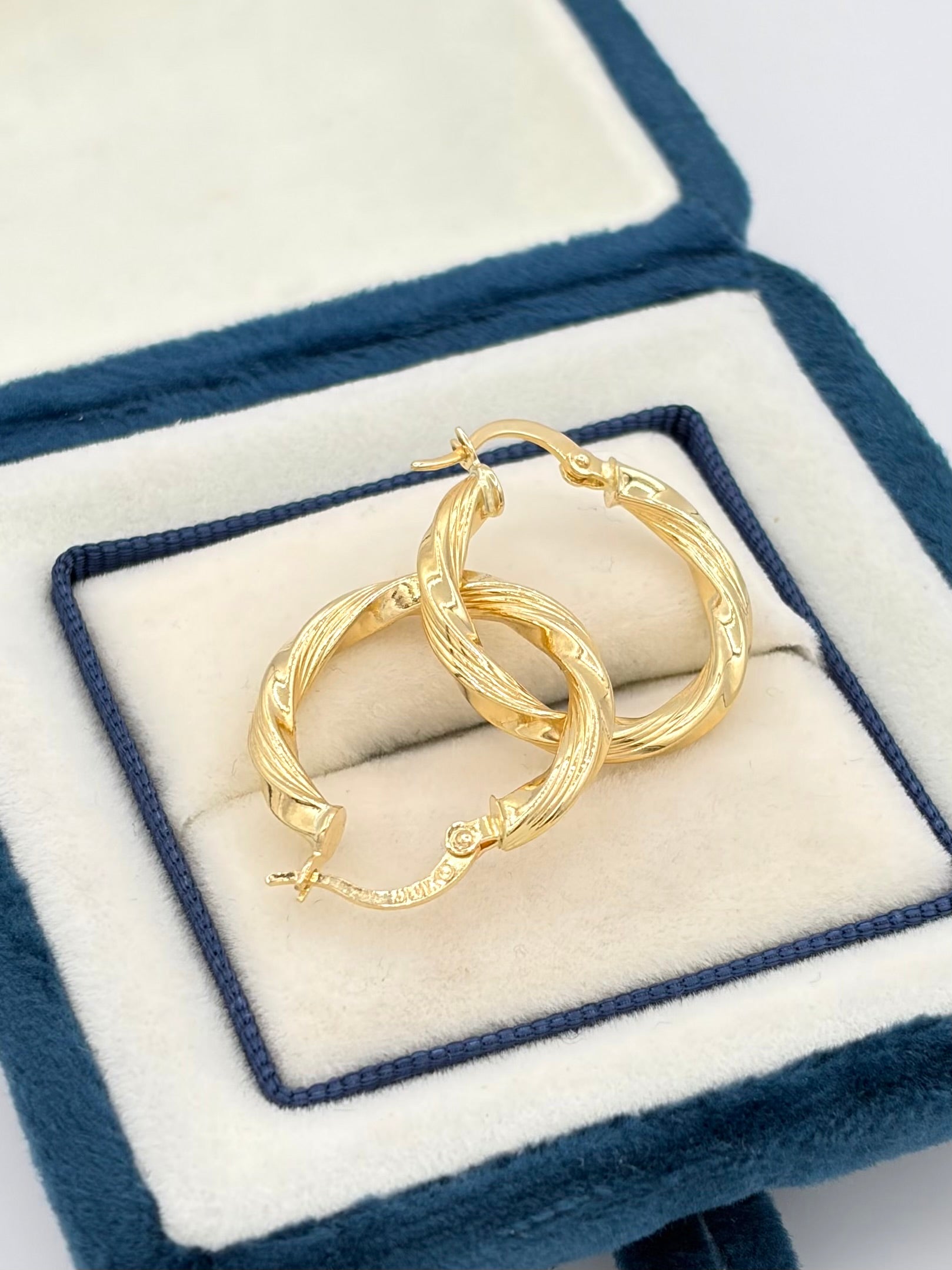 Candonga Melcocha entorchada Oro amarillo 18k 2,24 Gr / 2,2 Cm