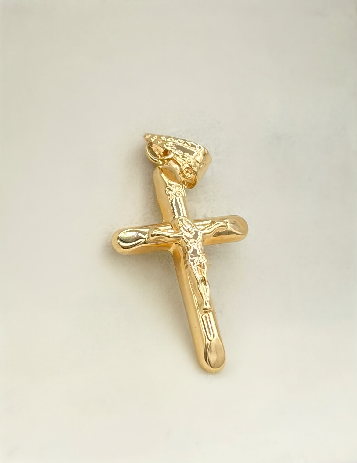 Dije Cruz cristo Oro amarillo 18k 0,62 Gr / 1,2 Cm