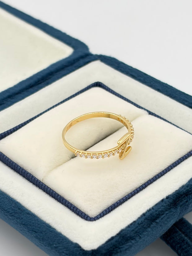 Anillo inicial Z con circones blancos Oro amarillo 18k / Talla 7/2 / 1,54 Gr
