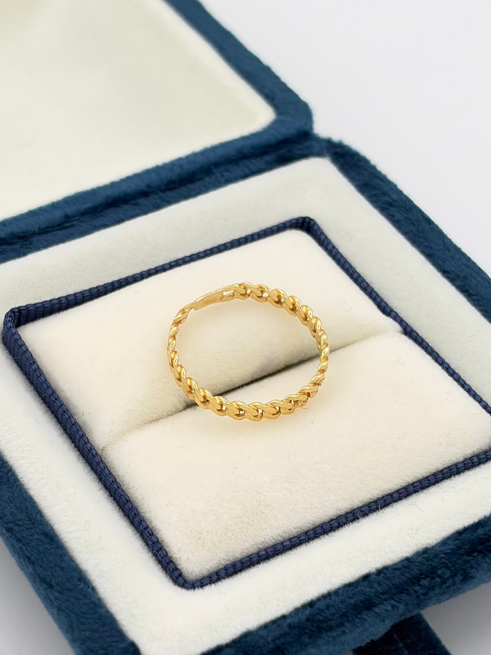Anillo Cubano Oro amarillo 18k / Talla 7 / 1,29 Gr