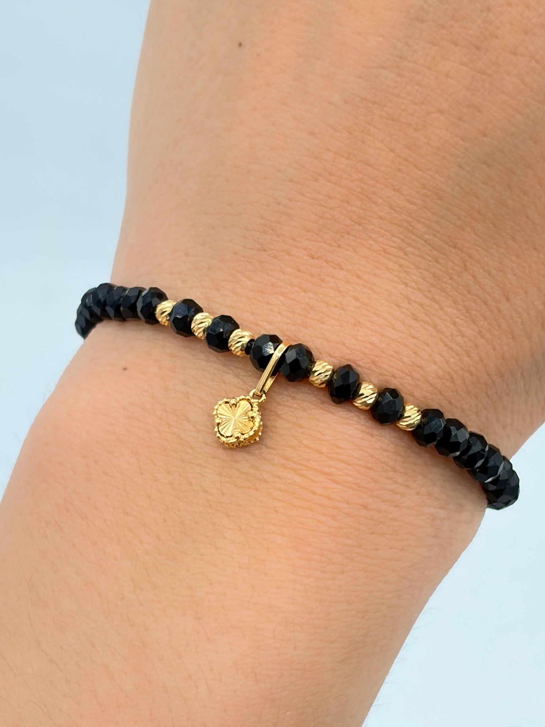 Pulsera tejida dije trebol dorado 6BD #3 hilo negro Oro amarillo 18k 0,65 Gr