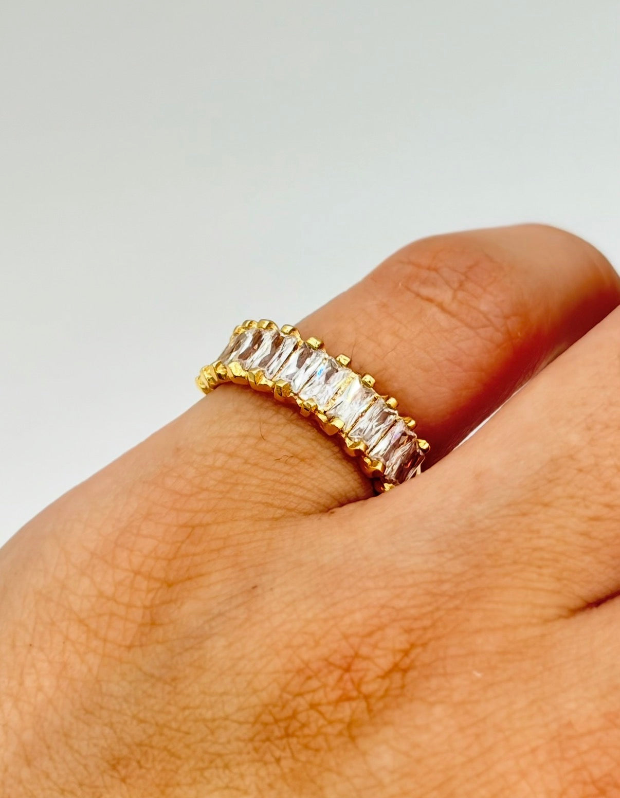 Anillo circones blanco rectangular Oro amarillo 18k / Talla 5 / 2,57 Gr