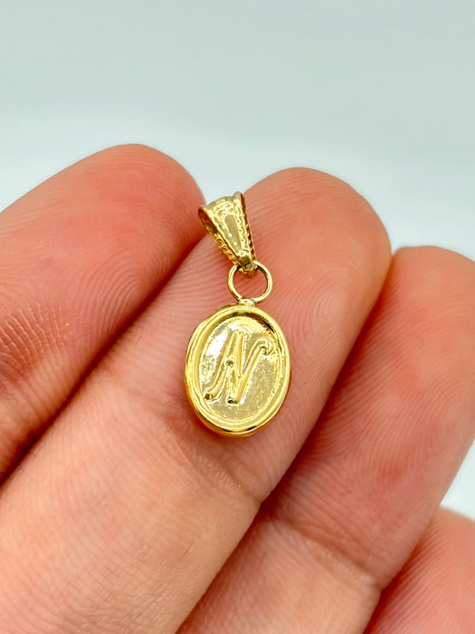 Dije Inicial cursiva N Oro amarillo 18k 0,41 Gr / 0,7 mm