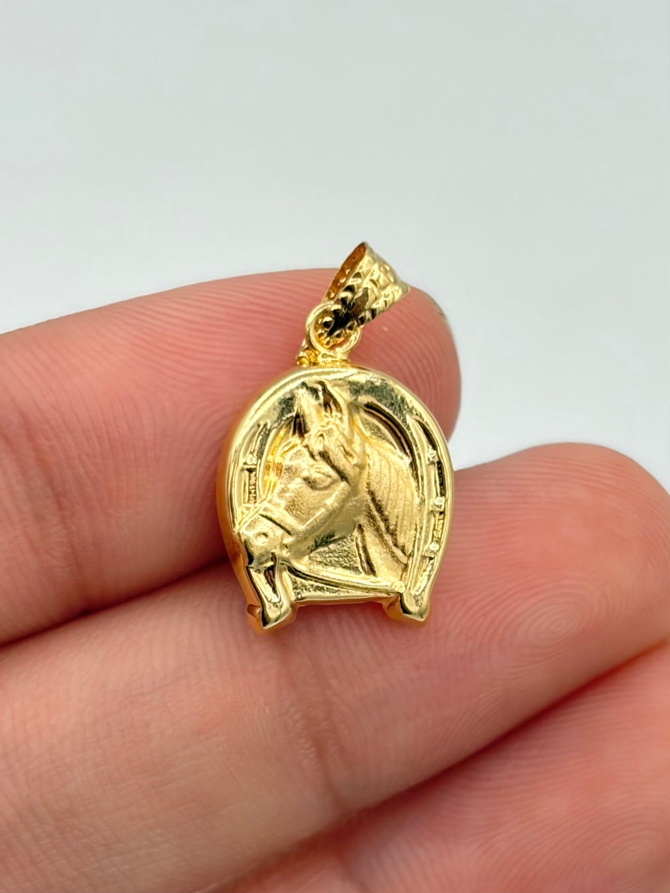 Dije Herradura caballo  Oro amarillo 18k 0,90 Gr / 1,1 Cm