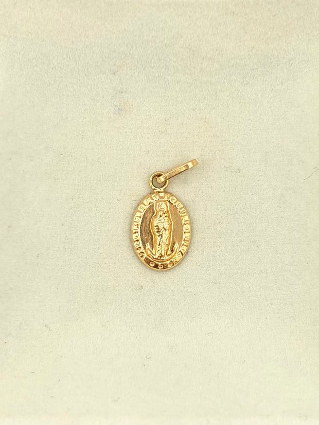 Dije virgen de guadalupe ovalado Oro amarillo 18k 0,60 Gr / 2,2 Cm