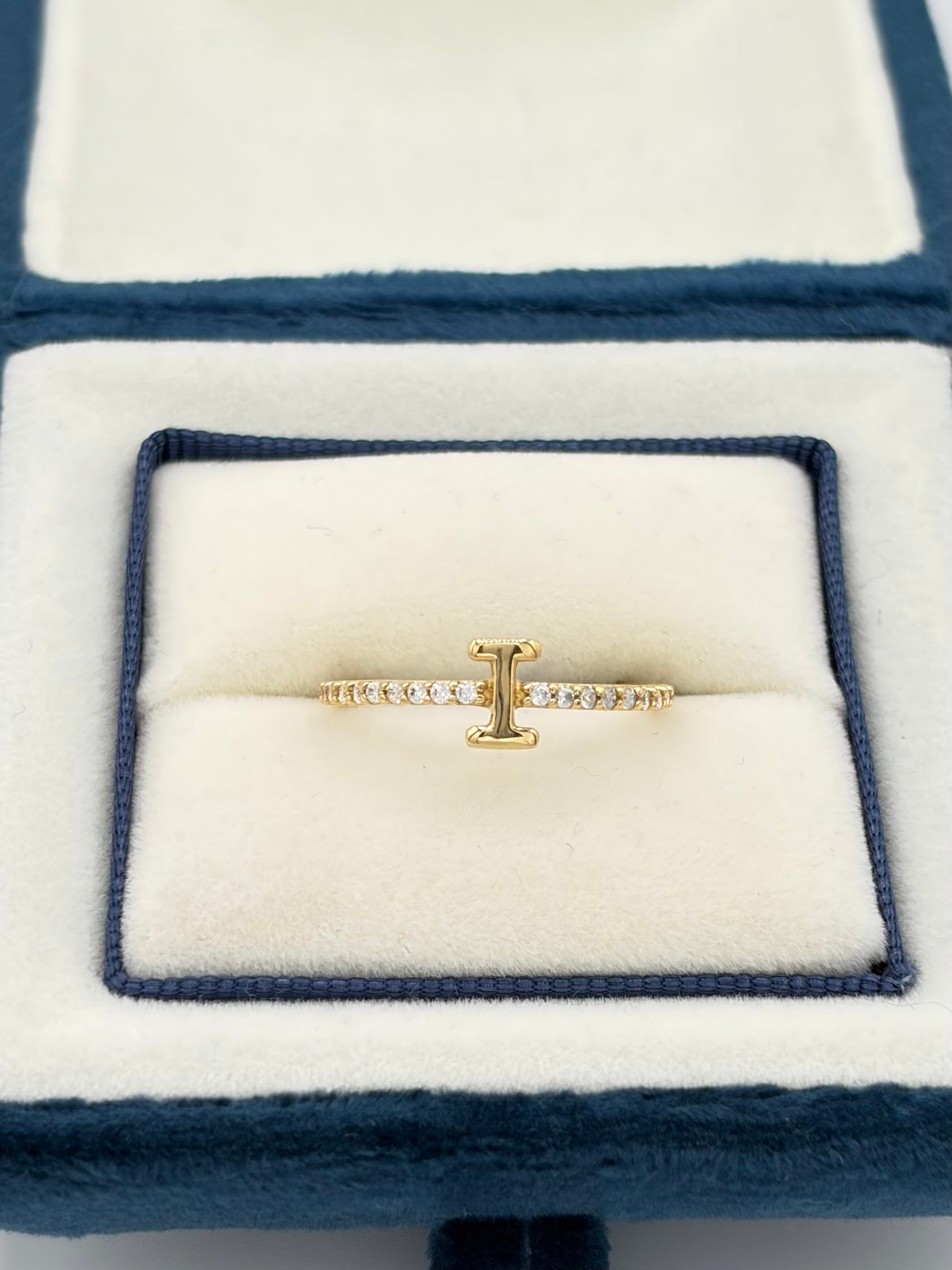 Anillo Inicial I con circones blancos  Oro amarillo 18k / Talla 7/2 / 1,43 Gr