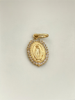 Dije virgen de guadalupe circones blancos  Oro amarillo 18k 1,74 Gr / 2,5 Cm