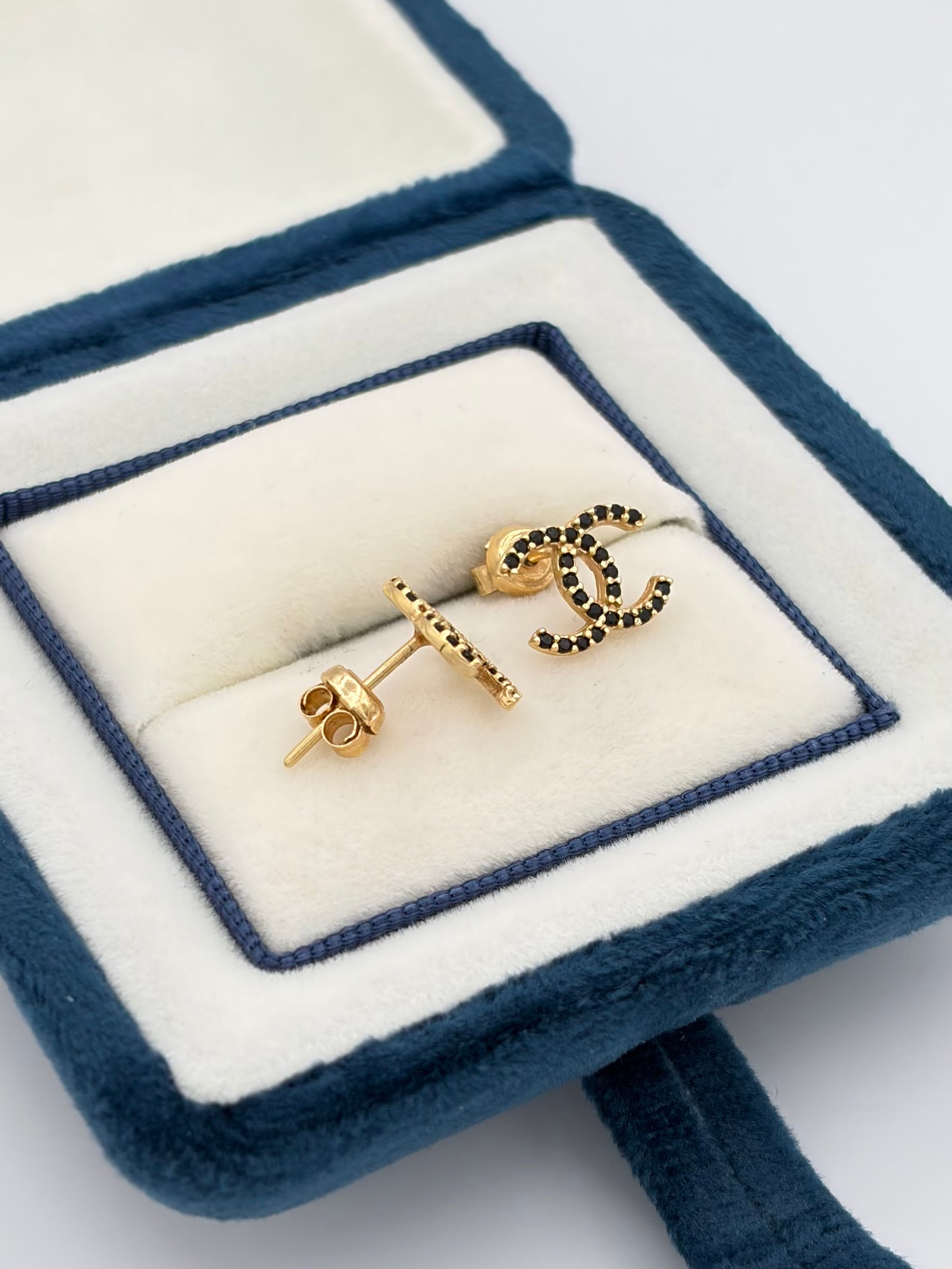 Topos chanel circones negros  Oro amarillo 18k 1,74 Gr / 11 mm