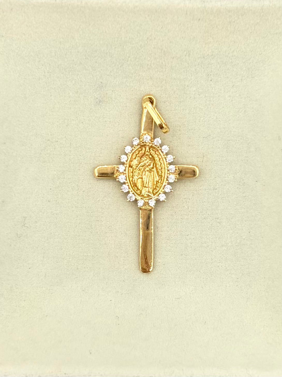 Dije cruz virgen con circones blancos Oro amarillo 18k 2,13 Gr / 3,6 Cm