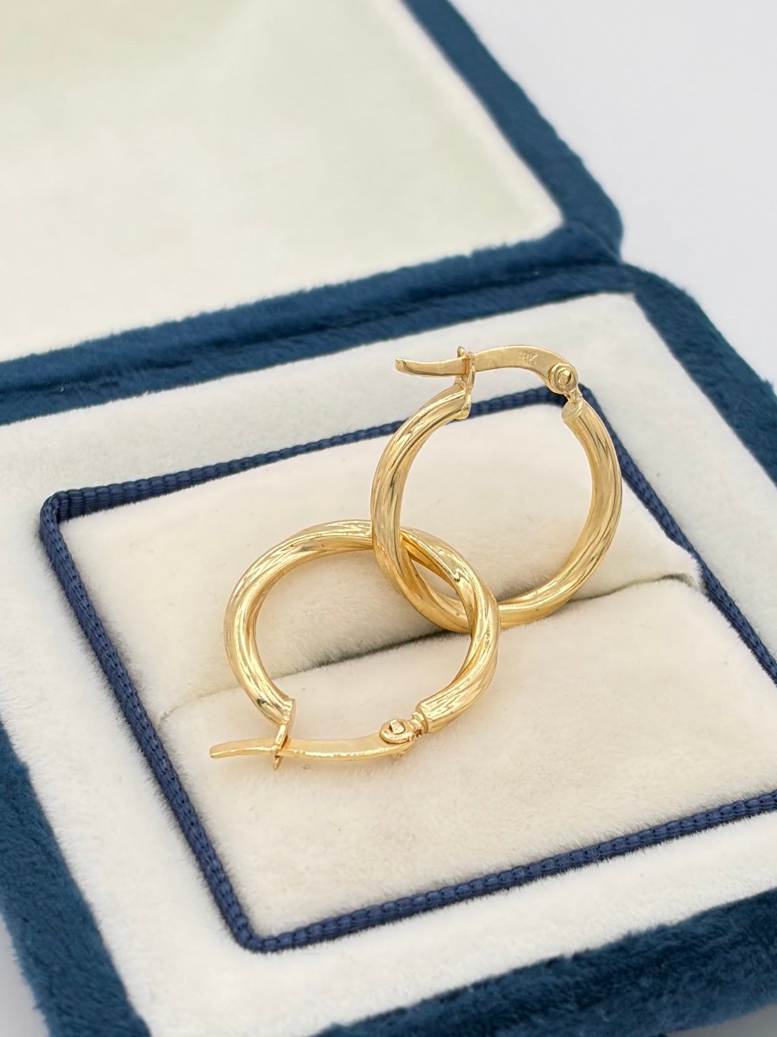 Candonga Semi melcocha Oro amarillo 18k 1,52 Gr / 1,9 Cm