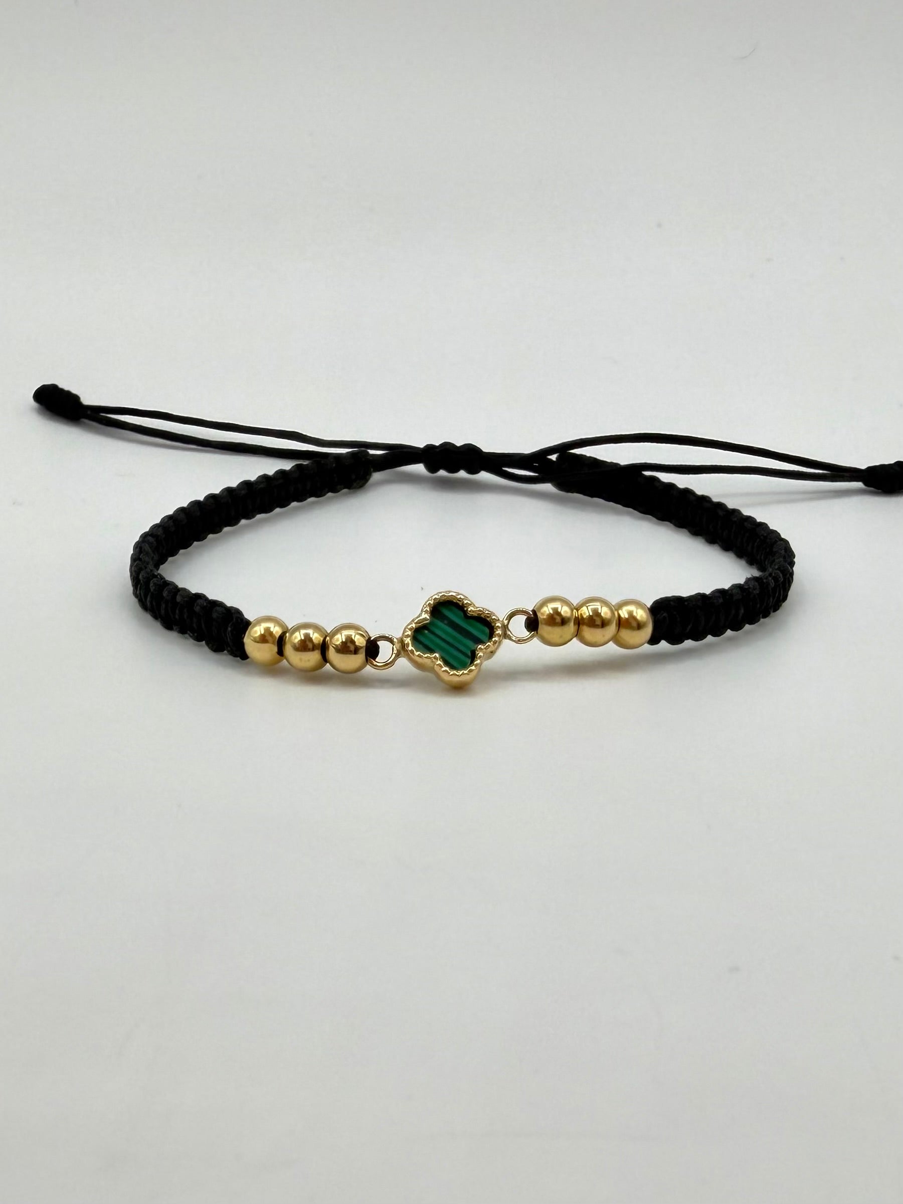 Pulsera tejida herraje trebol mini verde 6BL #4 hilo negro Oro amarillo 18k 0,86 Gr