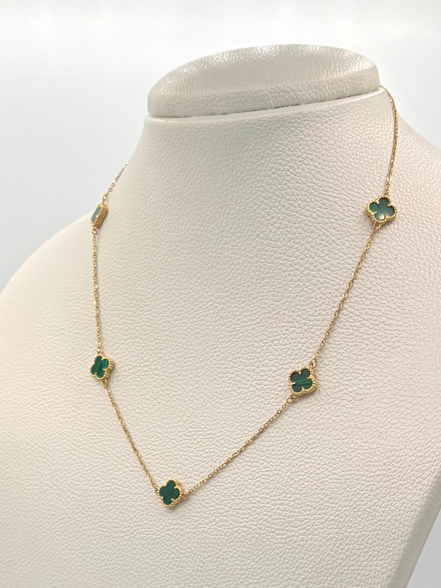Cadena aro seguido con trebol verde Oro amarillo 18k 6,60 Gr / 1,2 mm / 45 Cm Broche 0,15