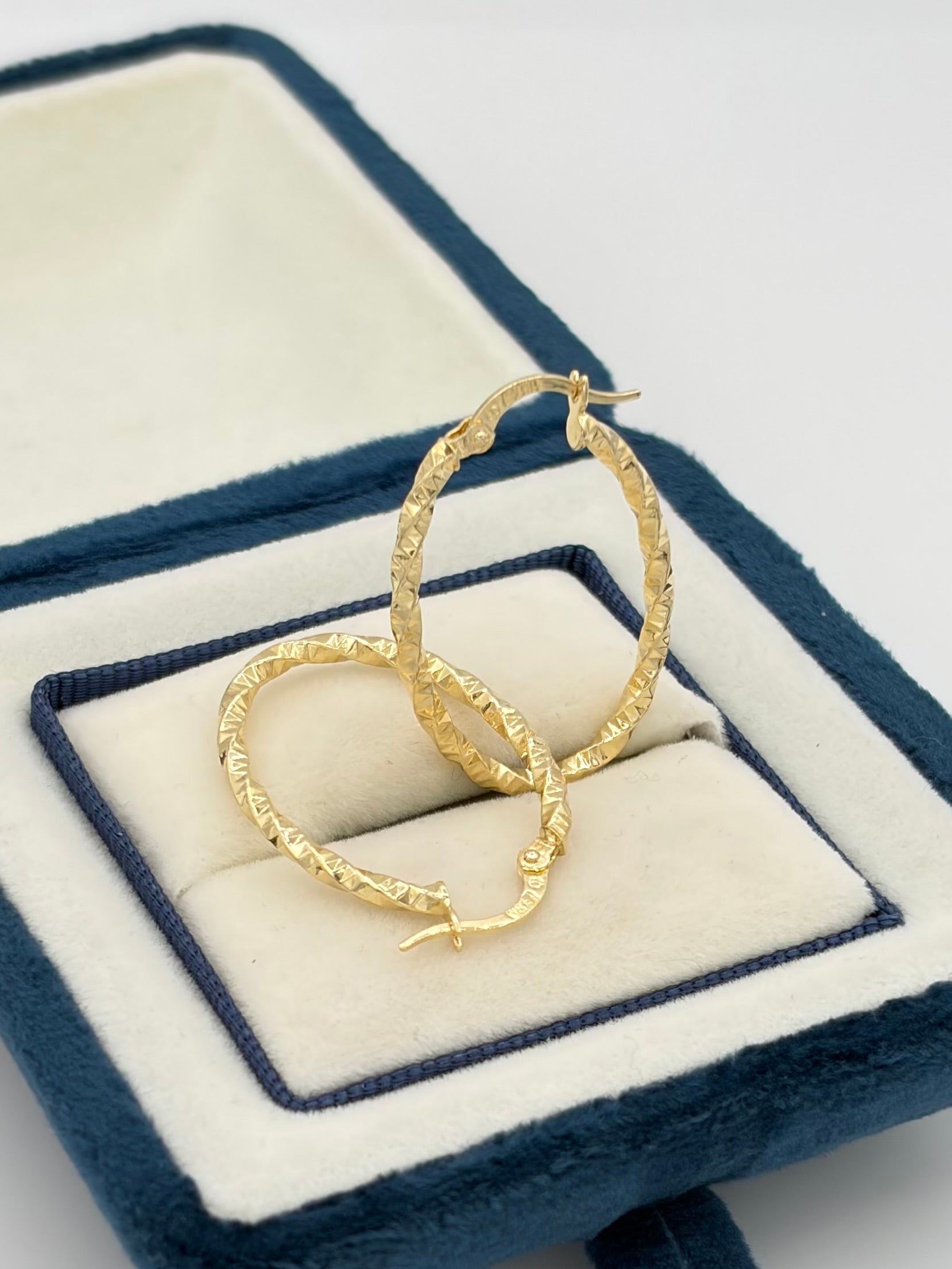 Candonga ovaladas entorchadas diamantadas Oro amarillo 18k 1,77 Gr / 2 Cm