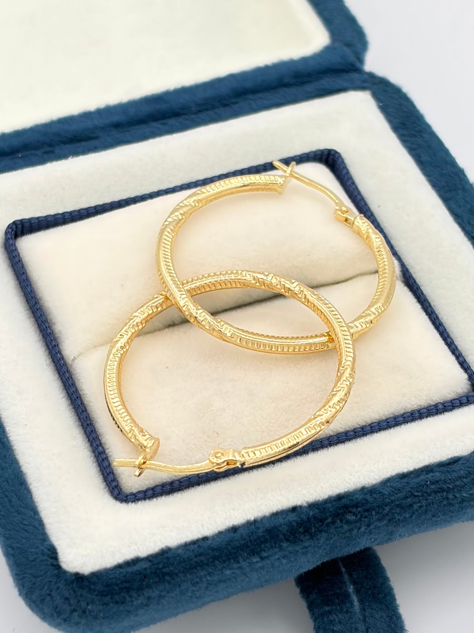 Candonga Semi entorchada diamantada Oro amarillo 18k 1,82 Gr / 2,9 Cm