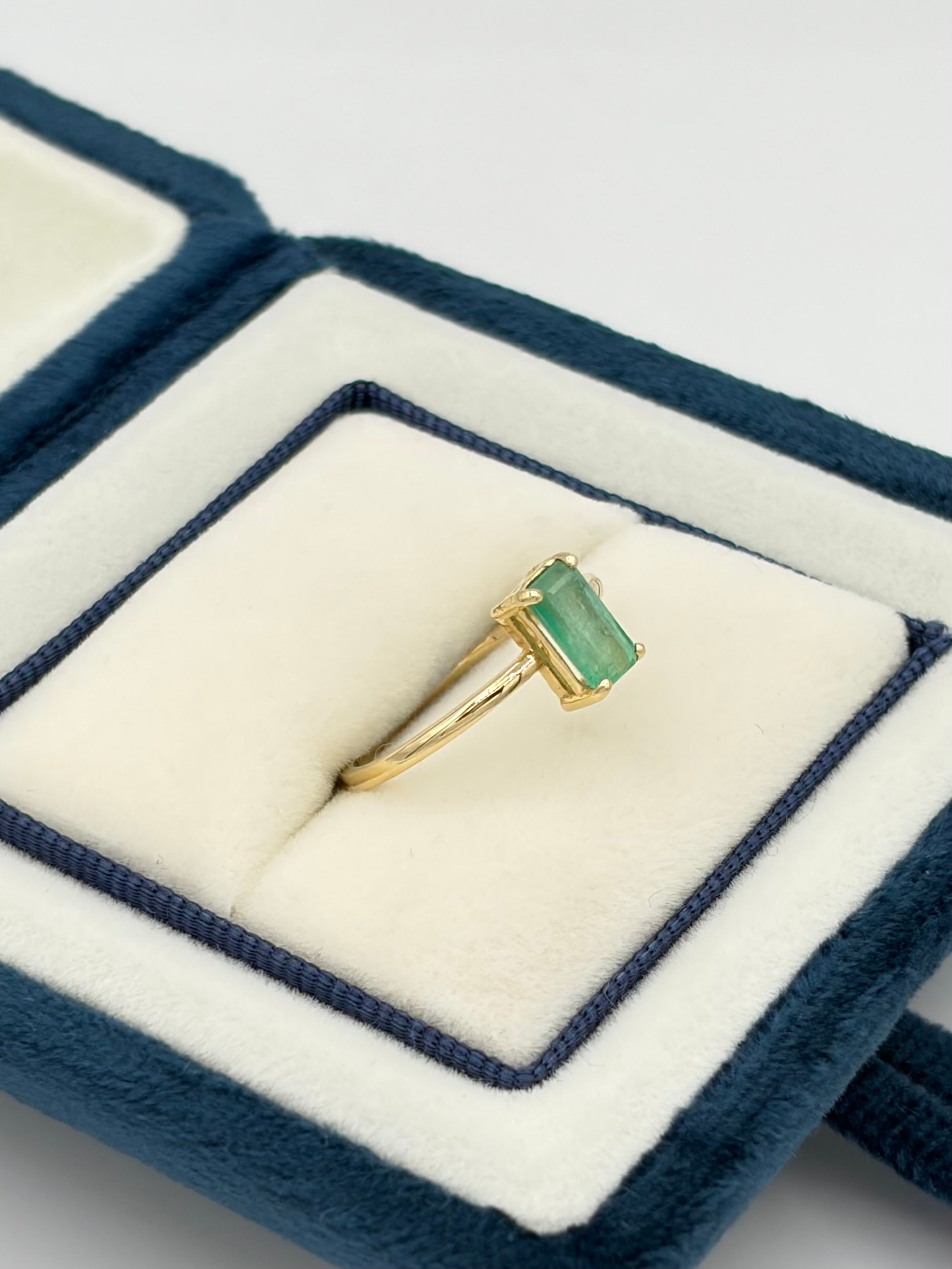Anillo esmeralda rectangular Oro amarillo 18k / Talla 6/2 / 1 Gr
