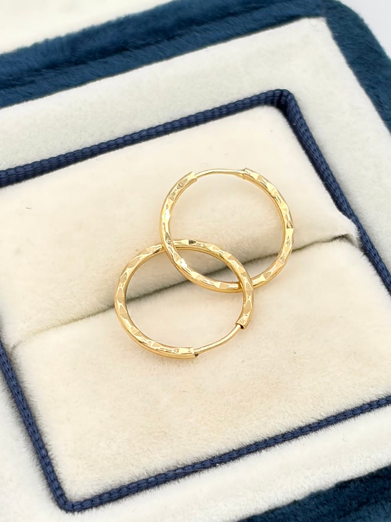 Candonga delgada diamantada Oro amarillo 18k 0,75 Gr / 1,5 Cm