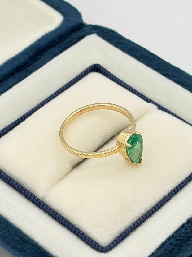 Anillo esmeralda gota  Oro amarillo 18k / Talla 6 / 1,15 Gr