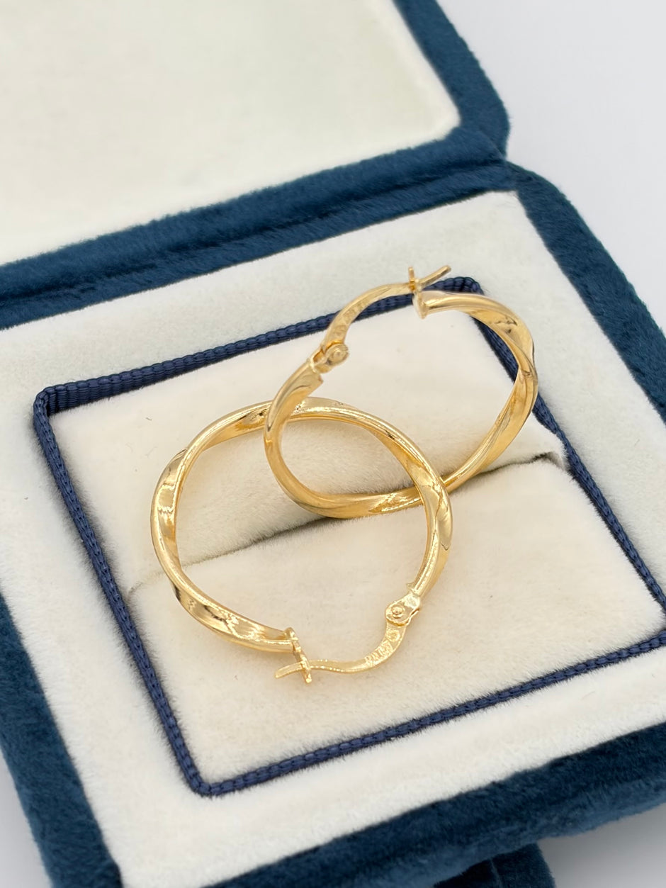 Candonga Punteada entorchada  Oro amarillo 18k 1,67 Gr / 2,5 Cm