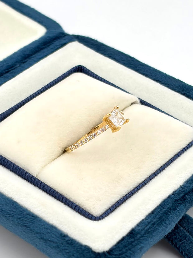 Anillo solitario circon blanco cuadrado Oro amarillo 18k / Talla 4/2 / 1,13 Gr