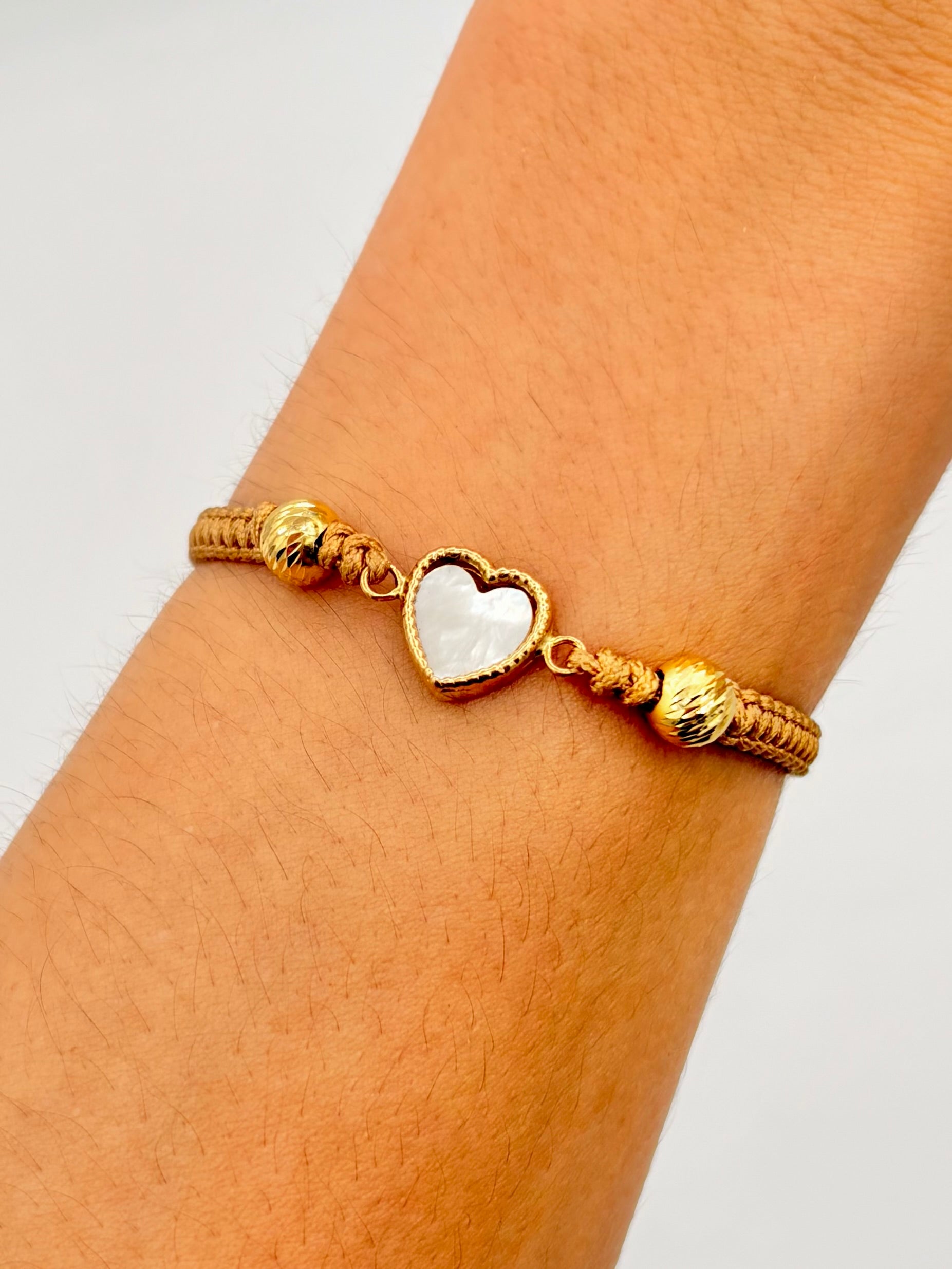 Pulsera tejida herraje corazon blanco 2BD #6 hilo beige Oro amarillo 18k 0,87 Gr