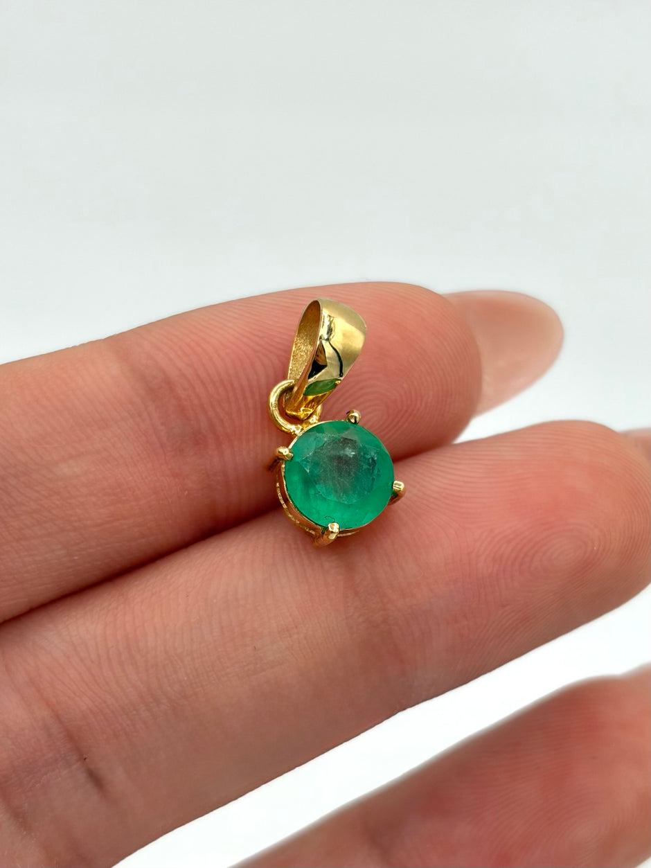 Dije Esmeralda redonda Oro amarillo 18k 1,04 Gr / 7 mm