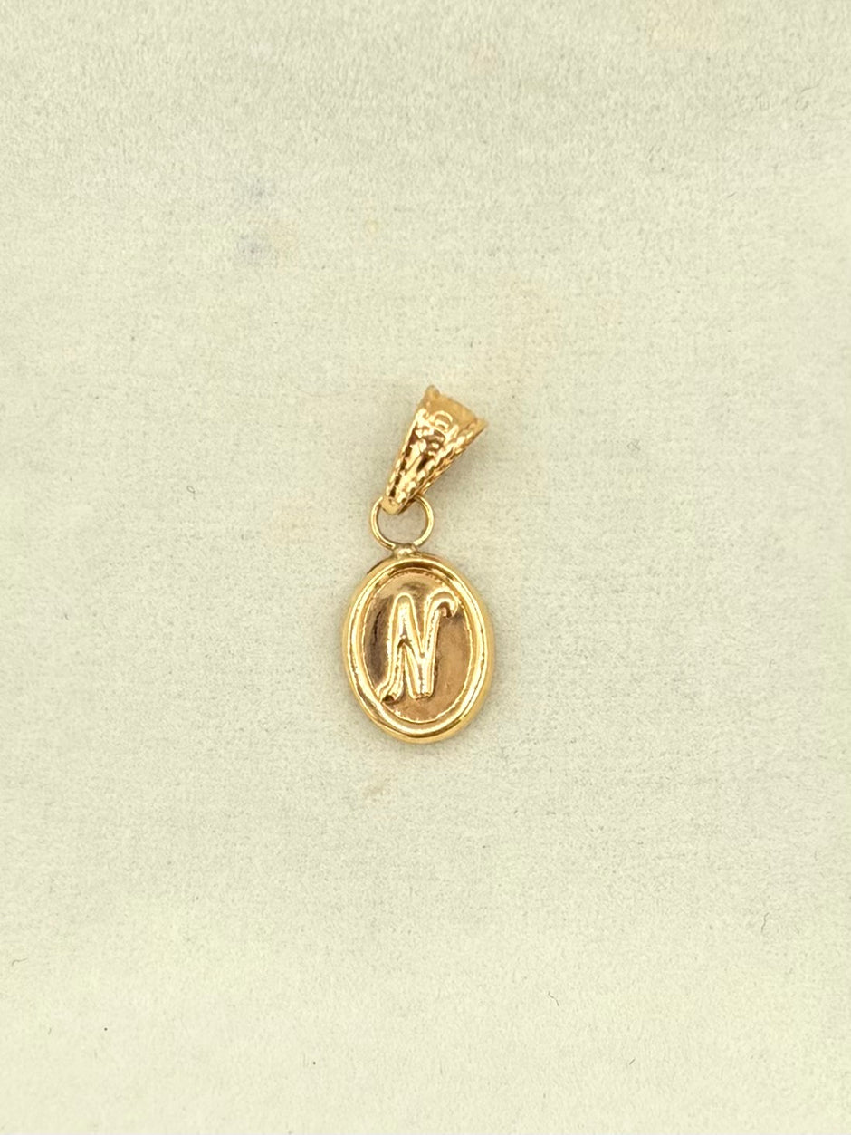 Dije Inicial cursiva N Oro amarillo 18k 0,41 Gr / 0,7 mm