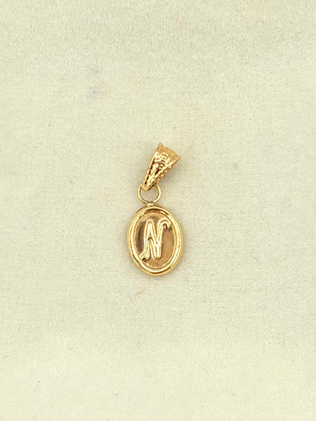 Dije Inicial cursiva N Oro amarillo 18k 0,41 Gr / 0,7 mm