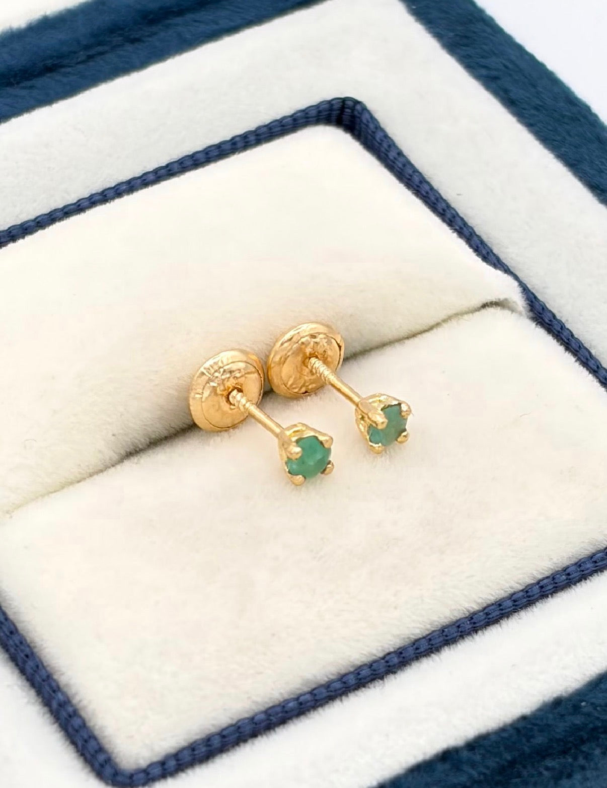 Topos esmeralda  Oro amarillo 18k 0,60 Gr / 4 mm
