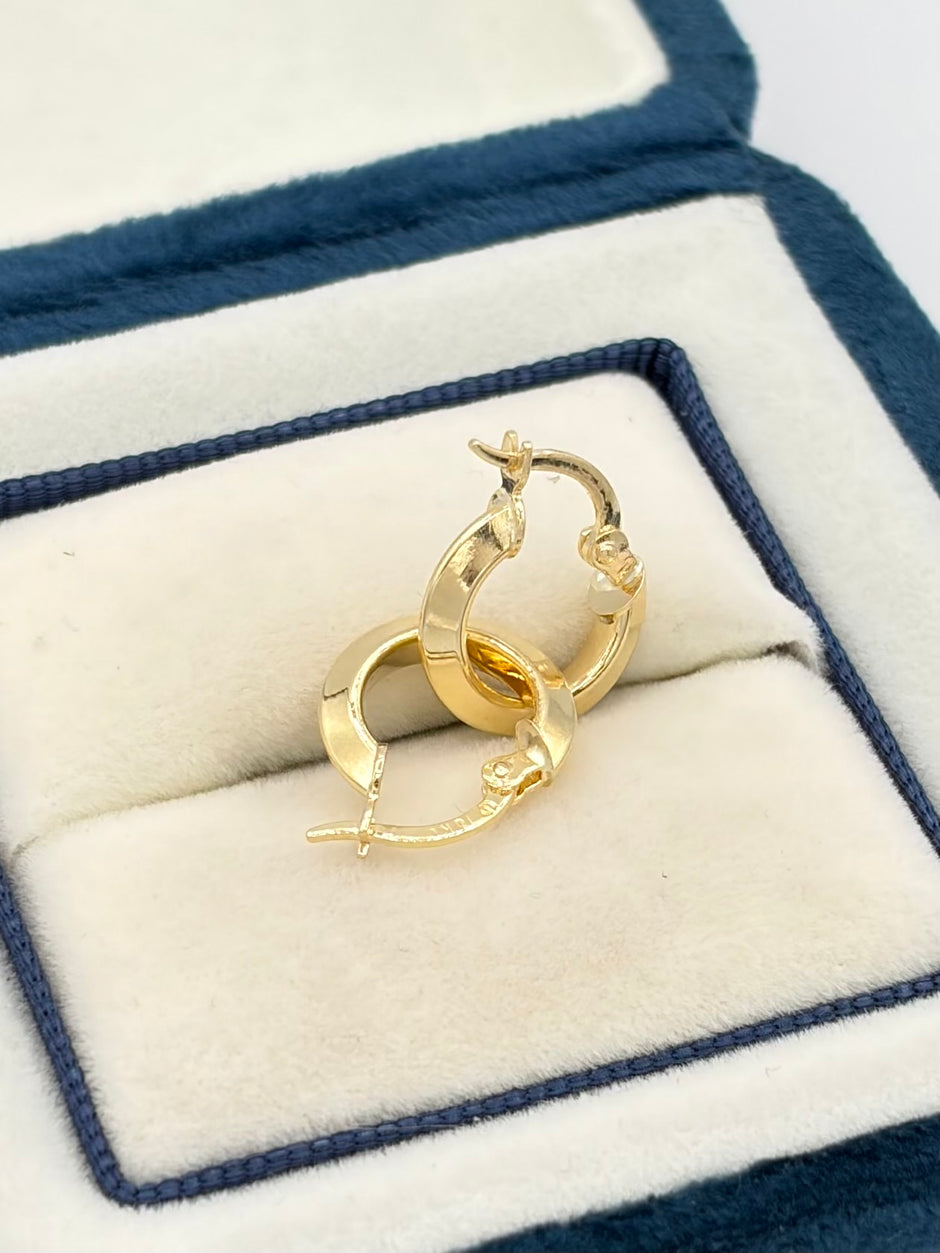 Candonga triangular mini lisa Oro amarillo 18k 1,17 Gr / 1,3 Cm