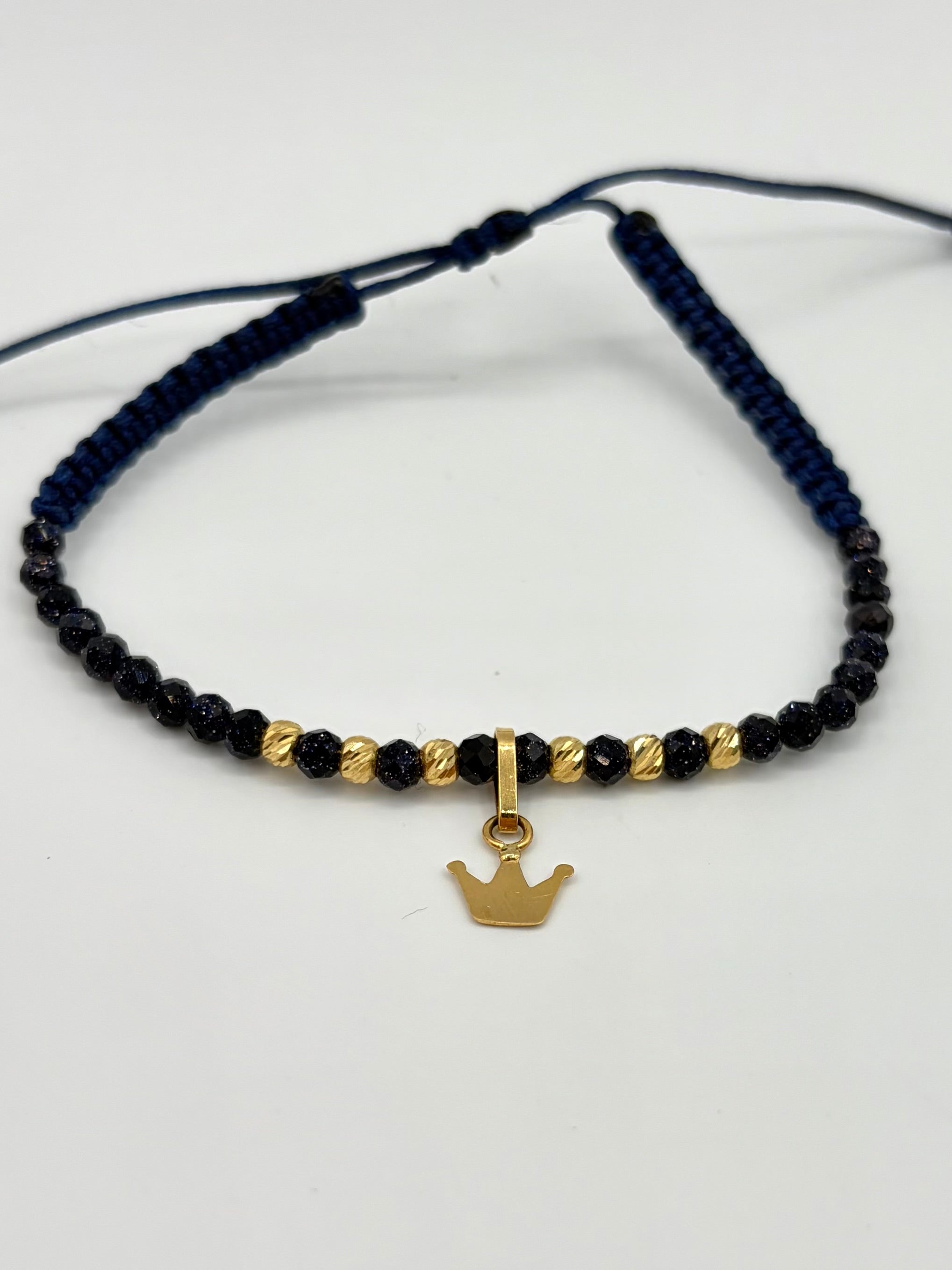 Pulsera tejida dije corona 6BD #3 piedras azules hilo azul Oro amarillo 18k 0,45 Gr